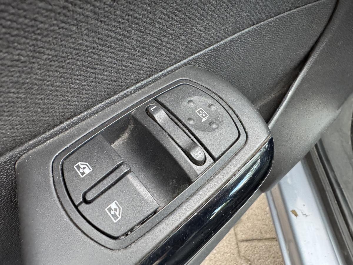 Opel Corsa D original Au&szlig;enspiegel rechts elektrisch verstellbar Z163 Lichtsilber Bj.2007